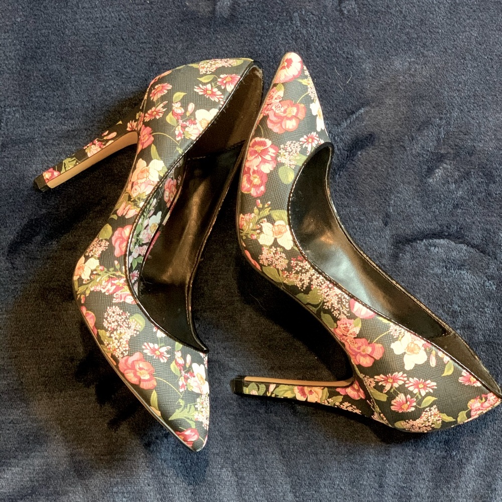 Jessica Simpson Pointed Toe Pumps